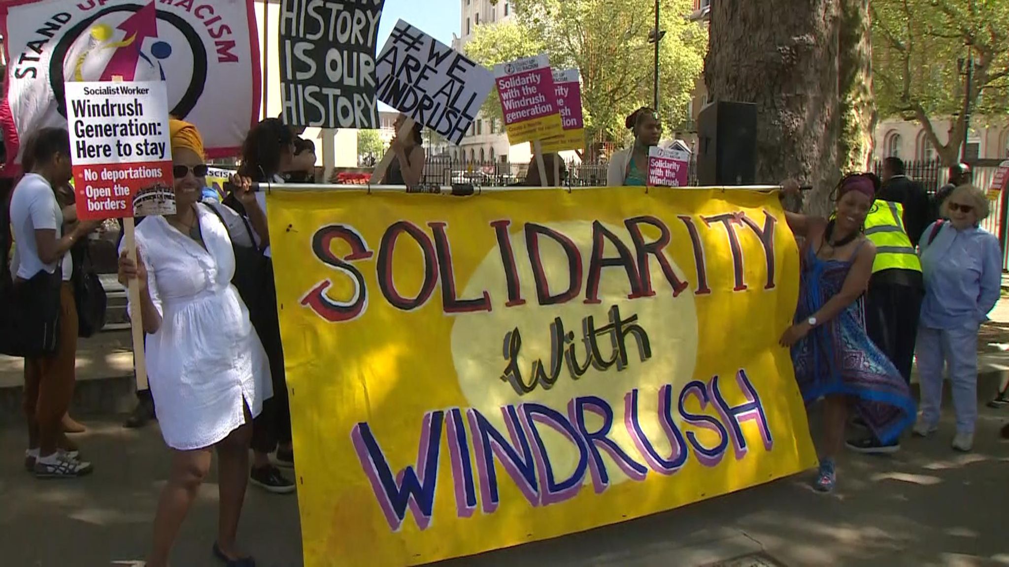 skynews-windrush-protest_4301560.jpg (312 KB)